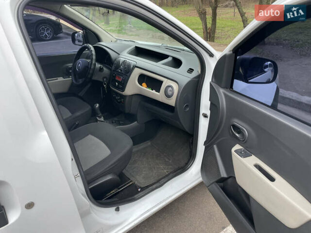 Белый Рено Dokker, объемом двигателя 1.6 л и пробегом 305 тыс. км за 5550 $, фото 4 на Automoto.ua