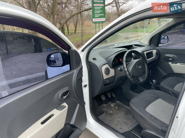 Белый Рено Dokker, объемом двигателя 1.6 л и пробегом 305 тыс. км за 5550 $, фото 5 на Automoto.ua
