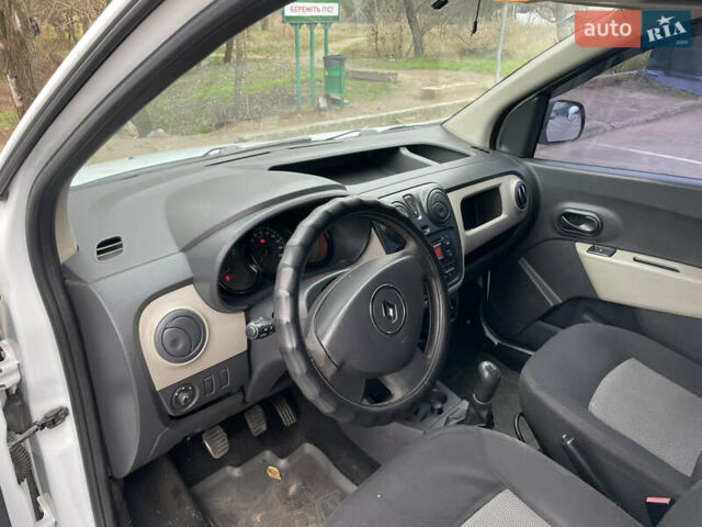 Белый Рено Dokker, объемом двигателя 1.6 л и пробегом 305 тыс. км за 5550 $, фото 6 на Automoto.ua