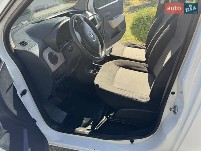 Белый Рено Dokker, объемом двигателя 1.46 л и пробегом 249 тыс. км за 7700 $, фото 7 на Automoto.ua