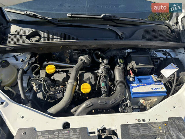 Белый Рено Dokker, объемом двигателя 1.46 л и пробегом 249 тыс. км за 7700 $, фото 2 на Automoto.ua