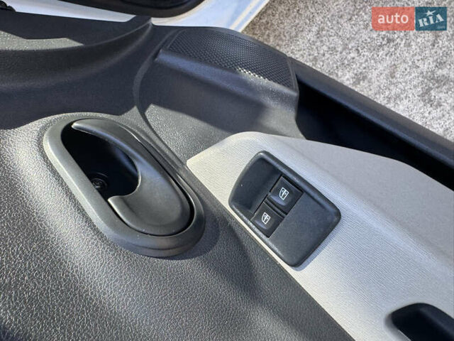 Белый Рено Dokker, объемом двигателя 1.46 л и пробегом 249 тыс. км за 7700 $, фото 6 на Automoto.ua