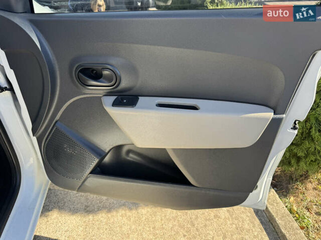 Белый Рено Dokker, объемом двигателя 1.46 л и пробегом 249 тыс. км за 7700 $, фото 12 на Automoto.ua