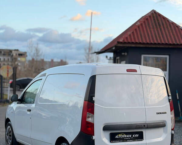 Белый Рено Dokker, объемом двигателя 1.6 л и пробегом 217 тыс. км за 7000 $, фото 3 на Automoto.ua