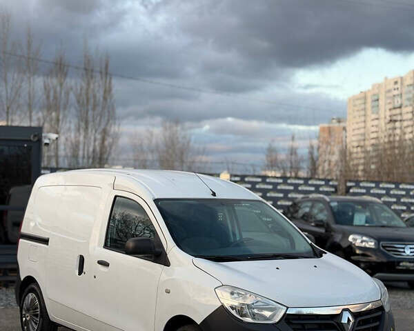 Белый Рено Dokker, объемом двигателя 1.6 л и пробегом 217 тыс. км за 7000 $, фото 2 на Automoto.ua