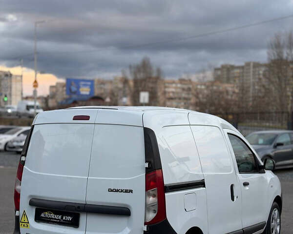 Белый Рено Dokker, объемом двигателя 1.6 л и пробегом 183 тыс. км за 8000 $, фото 5 на Automoto.ua