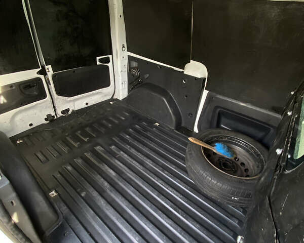 Белый Рено Dokker, объемом двигателя 1.6 л и пробегом 183 тыс. км за 8700 $, фото 4 на Automoto.ua