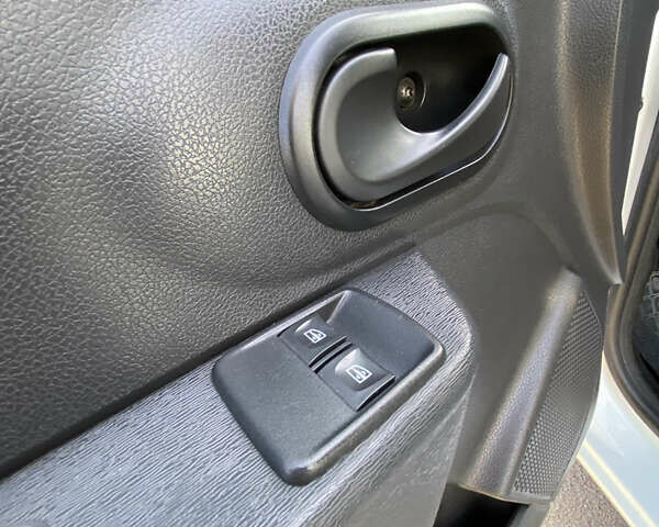 Белый Рено Dokker, объемом двигателя 1.6 л и пробегом 183 тыс. км за 8700 $, фото 6 на Automoto.ua