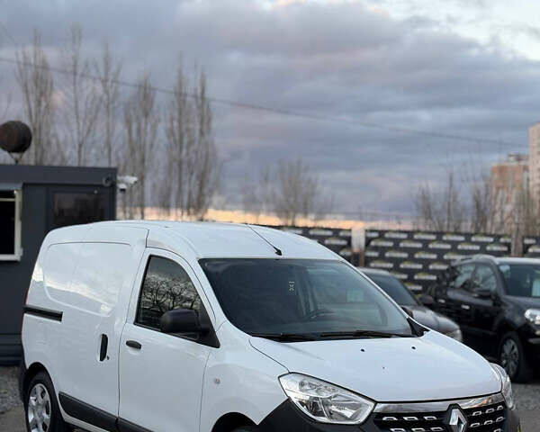 Белый Рено Dokker, объемом двигателя 1.6 л и пробегом 183 тыс. км за 8000 $, фото 2 на Automoto.ua