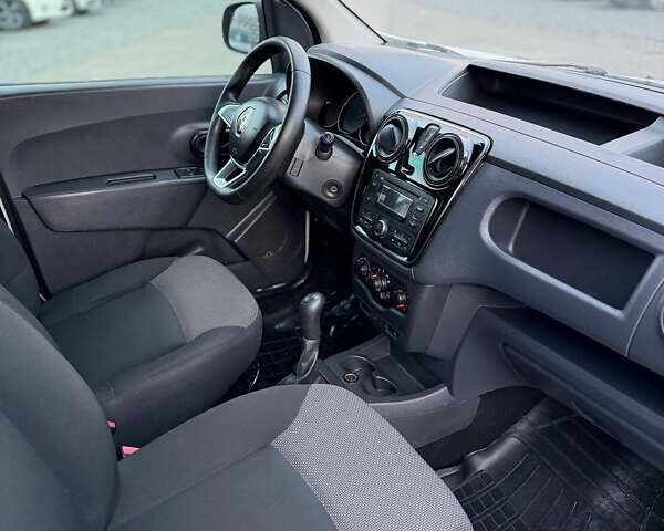 Белый Рено Dokker, объемом двигателя 1.6 л и пробегом 183 тыс. км за 8000 $, фото 7 на Automoto.ua