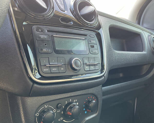 Белый Рено Dokker, объемом двигателя 1.6 л и пробегом 183 тыс. км за 8700 $, фото 8 на Automoto.ua