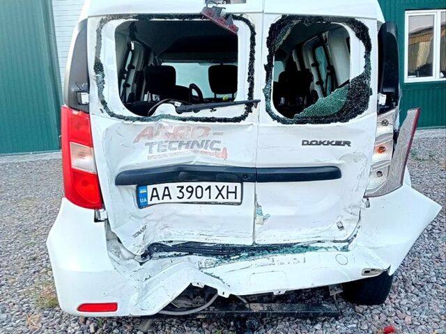 Белый Рено Dokker, объемом двигателя 1.5 л и пробегом 181 тыс. км за 6000 $, фото 1 на Automoto.ua