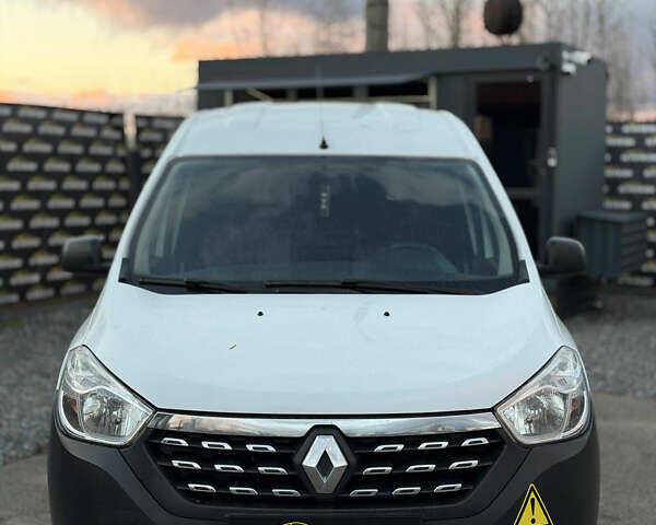 Белый Рено Dokker, объемом двигателя 1.6 л и пробегом 183 тыс. км за 8000 $, фото 1 на Automoto.ua