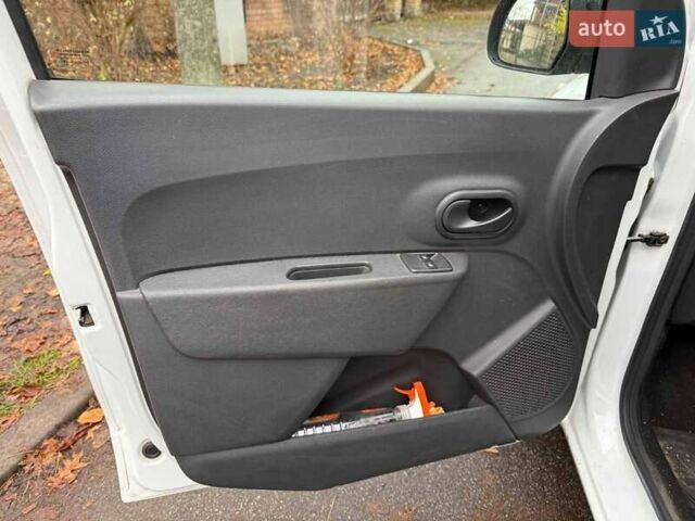 Белый Рено Dokker, объемом двигателя 1.5 л и пробегом 87 тыс. км за 12990 $, фото 11 на Automoto.ua