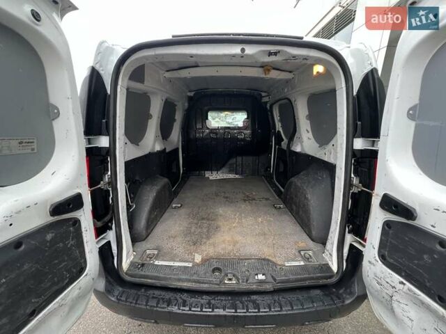 Белый Рено Dokker, объемом двигателя 1.5 л и пробегом 230 тыс. км за 9200 $, фото 14 на Automoto.ua