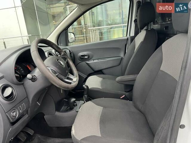 Белый Рено Dokker, объемом двигателя 1.5 л и пробегом 230 тыс. км за 9200 $, фото 9 на Automoto.ua