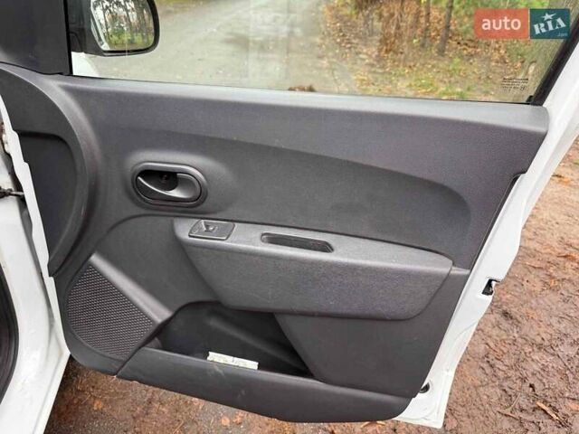 Белый Рено Dokker, объемом двигателя 1.5 л и пробегом 87 тыс. км за 12990 $, фото 16 на Automoto.ua