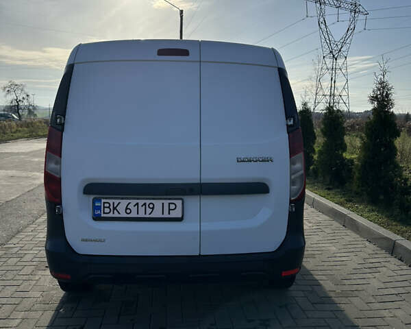 Белый Рено Dokker, объемом двигателя 1.6 л и пробегом 214 тыс. км за 5300 $, фото 3 на Automoto.ua