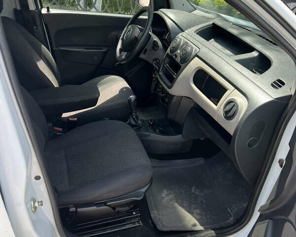 Білий Рено Dokker, об'ємом двигуна 1.46 л та пробігом 230 тис. км за 4500 $, фото 5 на Automoto.ua