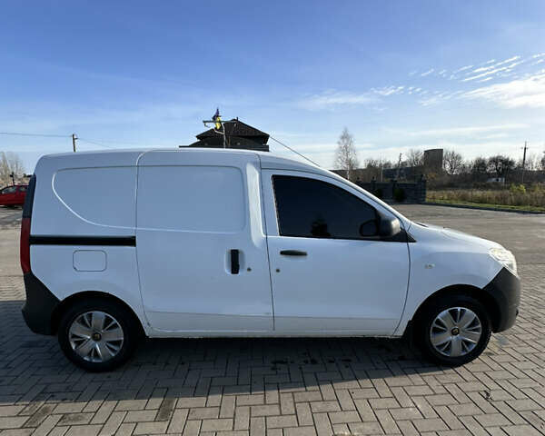 Белый Рено Dokker, объемом двигателя 1.6 л и пробегом 214 тыс. км за 5300 $, фото 5 на Automoto.ua