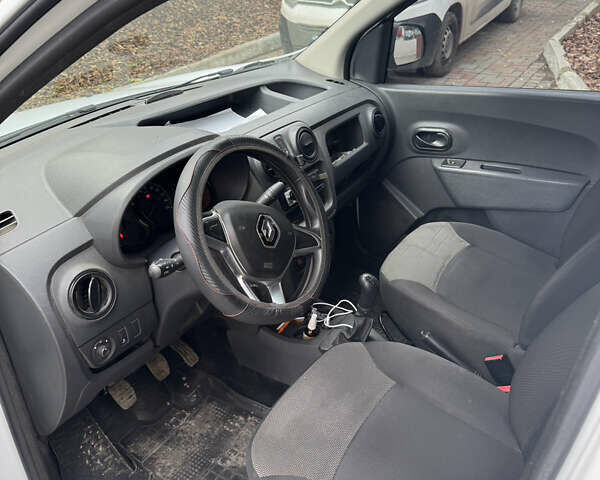 Белый Рено Dokker, объемом двигателя 1.5 л и пробегом 261 тыс. км за 6500 $, фото 5 на Automoto.ua