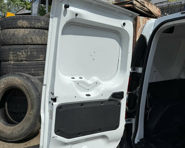 Белый Рено Dokker, объемом двигателя 1.6 л и пробегом 116 тыс. км за 8500 $, фото 7 на Automoto.ua