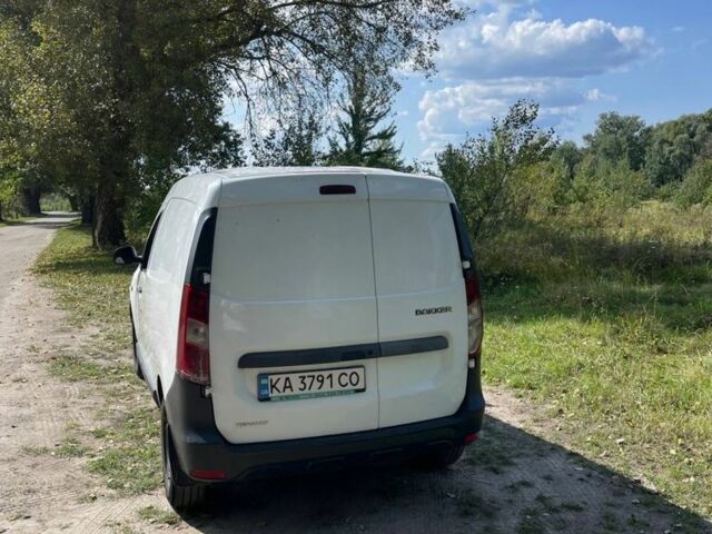 Белый Рено Dokker, объемом двигателя 1.5 л и пробегом 136 тыс. км за 6000 $, фото 4 на Automoto.ua