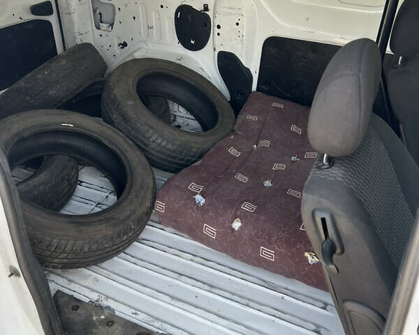 Белый Рено Dokker, объемом двигателя 1.46 л и пробегом 190 тыс. км за 5000 $, фото 5 на Automoto.ua