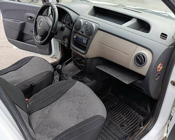 Белый Рено Dokker, объемом двигателя 1.5 л и пробегом 281 тыс. км за 6100 $, фото 5 на Automoto.ua