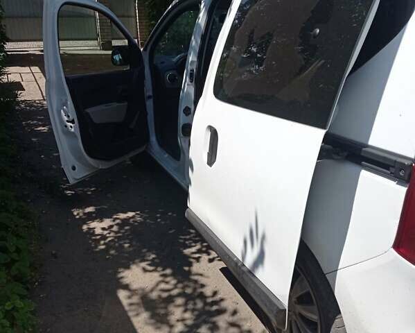 Рено Dokker 2014 в Днепре (Днепропетровске) на Automoto.ua Белый Рено Dokker, объемом двигателя 1.46 л и пробегом 299 тыс. км за 7000 $, фото 5 на Automoto.ua
