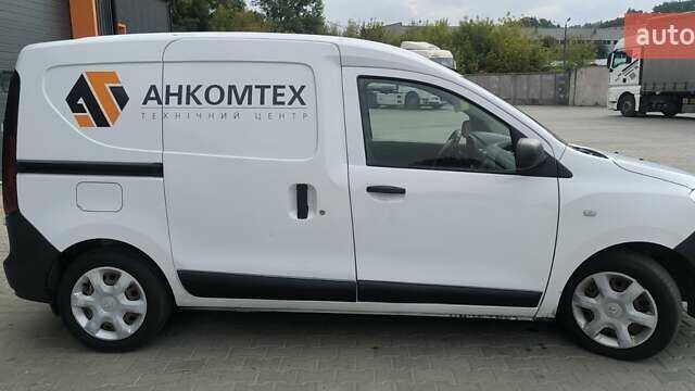 Белый Рено Dokker, объемом двигателя 1.5 л и пробегом 270 тыс. км за 6000 $, фото 1 на Automoto.ua