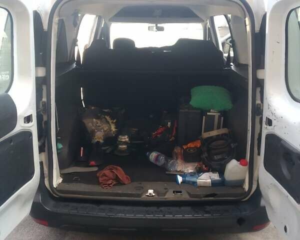 Білий Рено Dokker, об'ємом двигуна 1.46 л та пробігом 300 тис. км за 8500 $, фото 5 на Automoto.ua