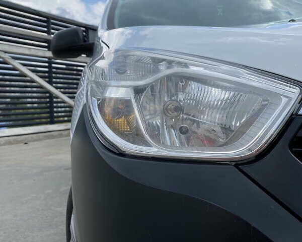 Білий Рено Dokker, об'ємом двигуна 1.6 л та пробігом 217 тис. км за 7800 $, фото 8 на Automoto.ua