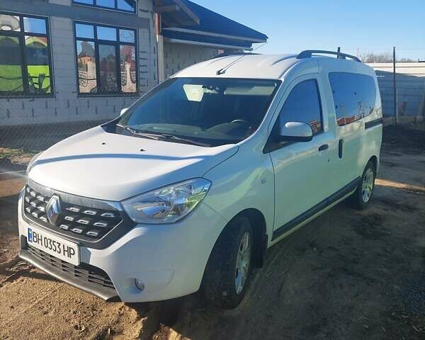 Белый Рено Dokker, объемом двигателя 0 л и пробегом 65 тыс. км за 13000 $, фото 1 на Automoto.ua