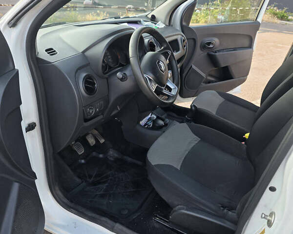 Белый Рено Dokker, объемом двигателя 1.5 л и пробегом 195 тыс. км за 7999 $, фото 5 на Automoto.ua