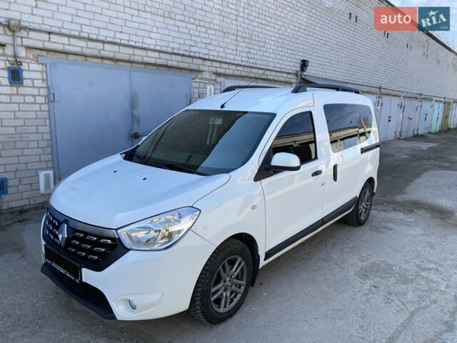 Белый Рено Dokker, объемом двигателя 1.5 л и пробегом 290 тыс. км за 10000 $, фото 10 на Automoto.ua