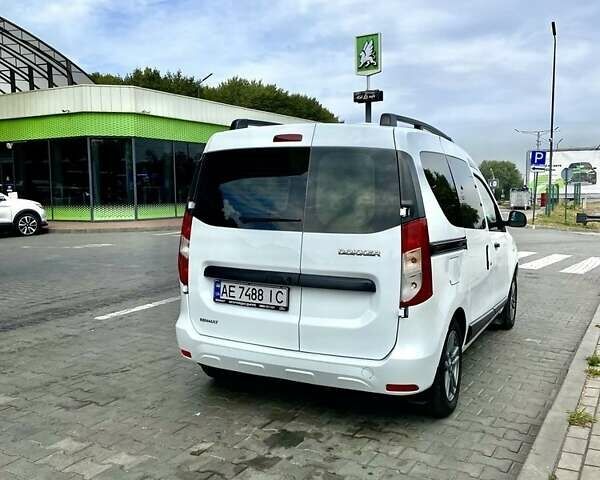 Білий Рено Dokker, об'ємом двигуна 1.5 л та пробігом 300 тис. км за 9500 $, фото 5 на Automoto.ua