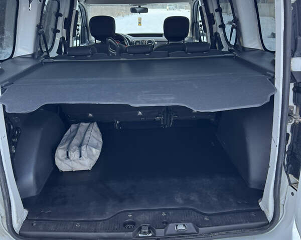 Белый Рено Dokker, объемом двигателя 1.5 л и пробегом 146 тыс. км за 8950 $, фото 7 на Automoto.ua