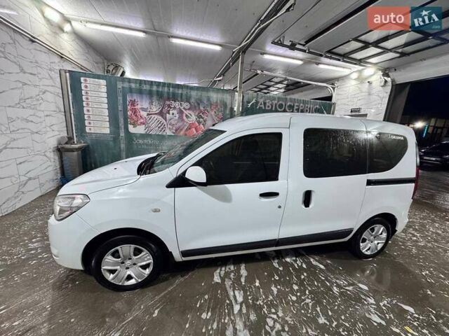 Белый Рено Dokker, объемом двигателя 1.46 л и пробегом 202 тыс. км за 10200 $, фото 2 на Automoto.ua