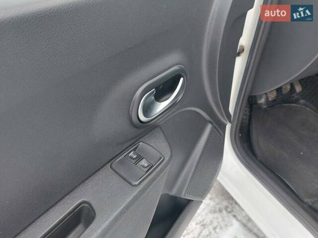 Белый Рено Dokker, объемом двигателя 1.46 л и пробегом 145 тыс. км за 9800 $, фото 27 на Automoto.ua