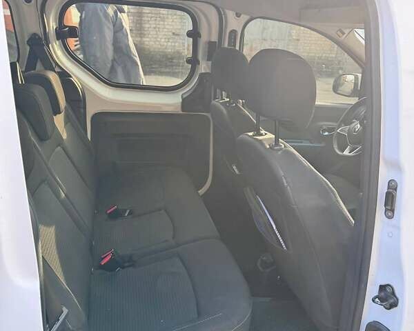 Белый Рено Dokker, объемом двигателя 1.46 л и пробегом 202 тыс. км за 10200 $, фото 12 на Automoto.ua