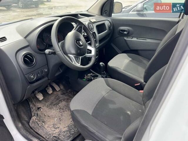 Белый Рено Dokker, объемом двигателя 1.6 л и пробегом 120 тыс. км за 5800 $, фото 6 на Automoto.ua