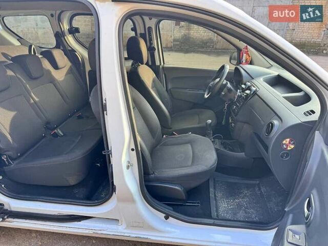 Белый Рено Dokker, объемом двигателя 1.46 л и пробегом 202 тыс. км за 10200 $, фото 11 на Automoto.ua