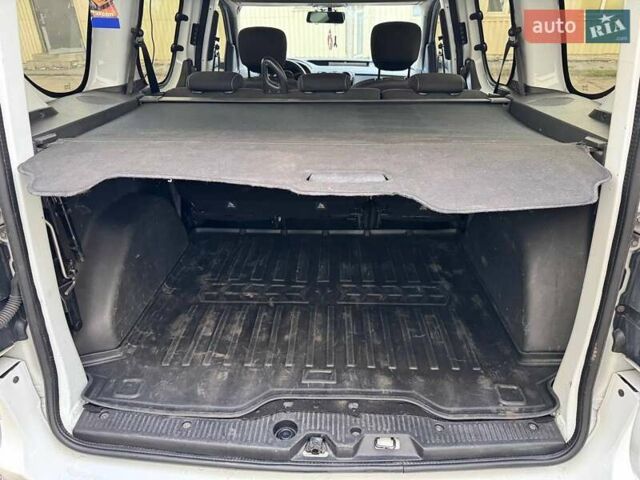 Белый Рено Dokker, объемом двигателя 1.46 л и пробегом 202 тыс. км за 10200 $, фото 8 на Automoto.ua