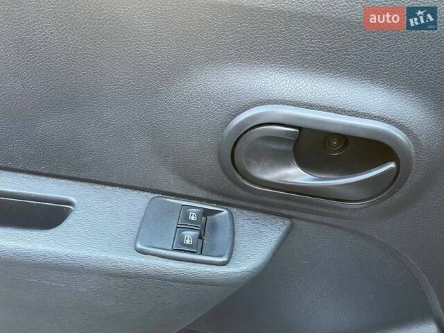 Белый Рено Dokker, объемом двигателя 1.6 л и пробегом 193 тыс. км за 7500 $, фото 31 на Automoto.ua