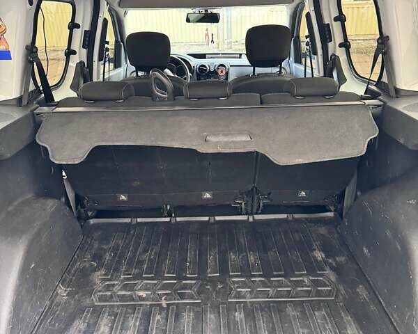 Белый Рено Dokker, объемом двигателя 1.46 л и пробегом 202 тыс. км за 10200 $, фото 9 на Automoto.ua