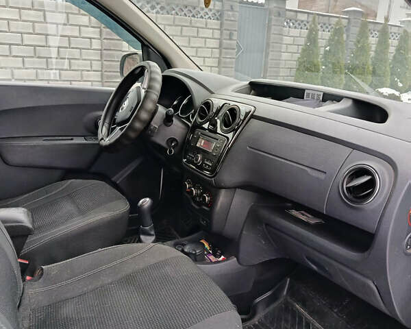 Білий Рено Dokker, об'ємом двигуна 1.46 л та пробігом 206 тис. км за 10000 $, фото 5 на Automoto.ua