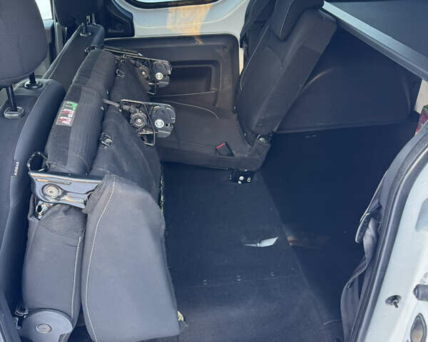 Белый Рено Dokker, объемом двигателя 1.5 л и пробегом 146 тыс. км за 8950 $, фото 17 на Automoto.ua