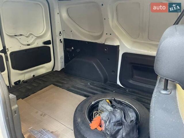 Белый Рено Dokker, объемом двигателя 1.6 л и пробегом 193 тыс. км за 7500 $, фото 28 на Automoto.ua