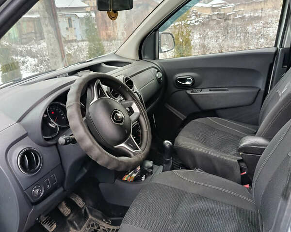 Білий Рено Dokker, об'ємом двигуна 1.46 л та пробігом 206 тис. км за 10000 $, фото 6 на Automoto.ua